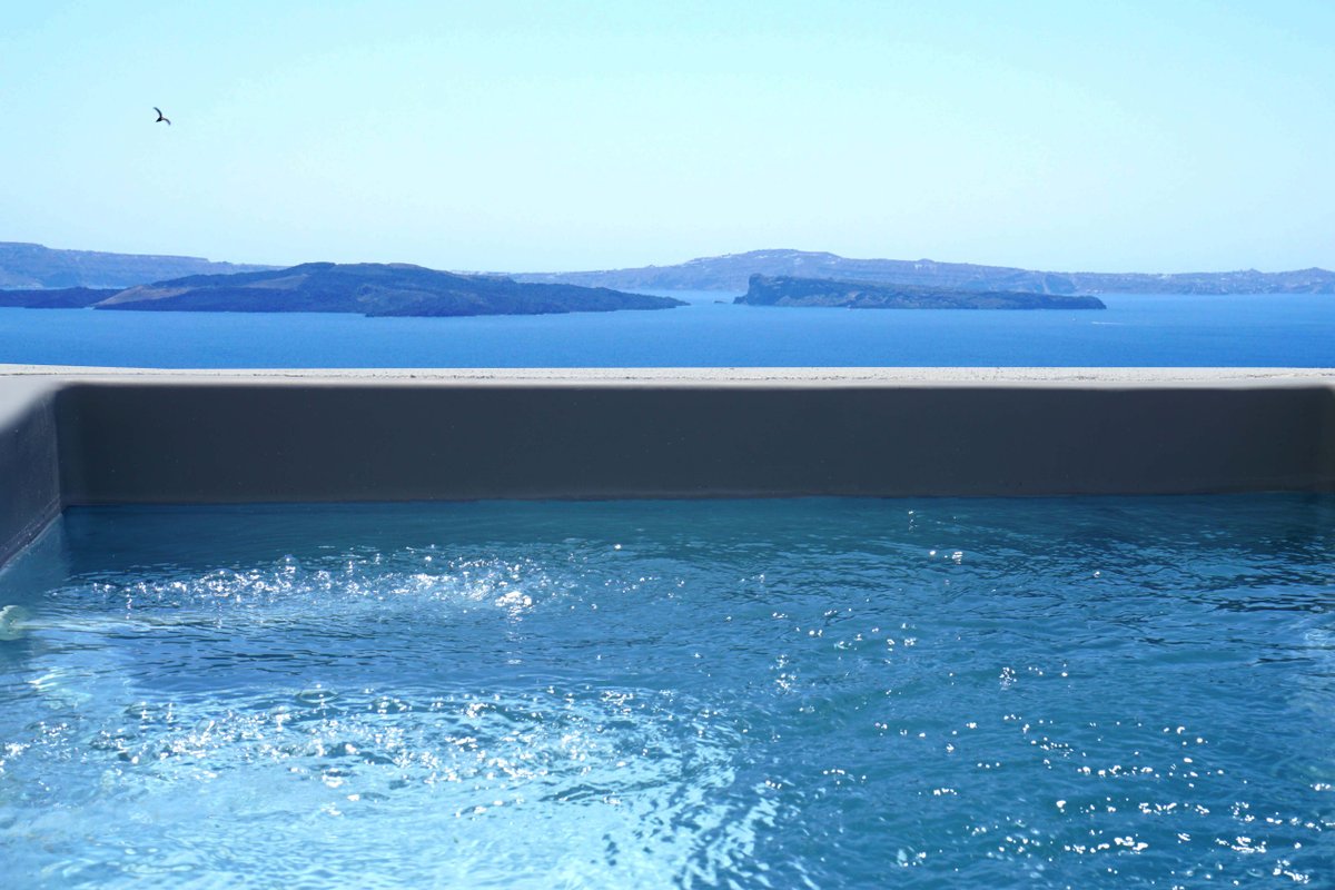 EverBlue Cave House by Thireon