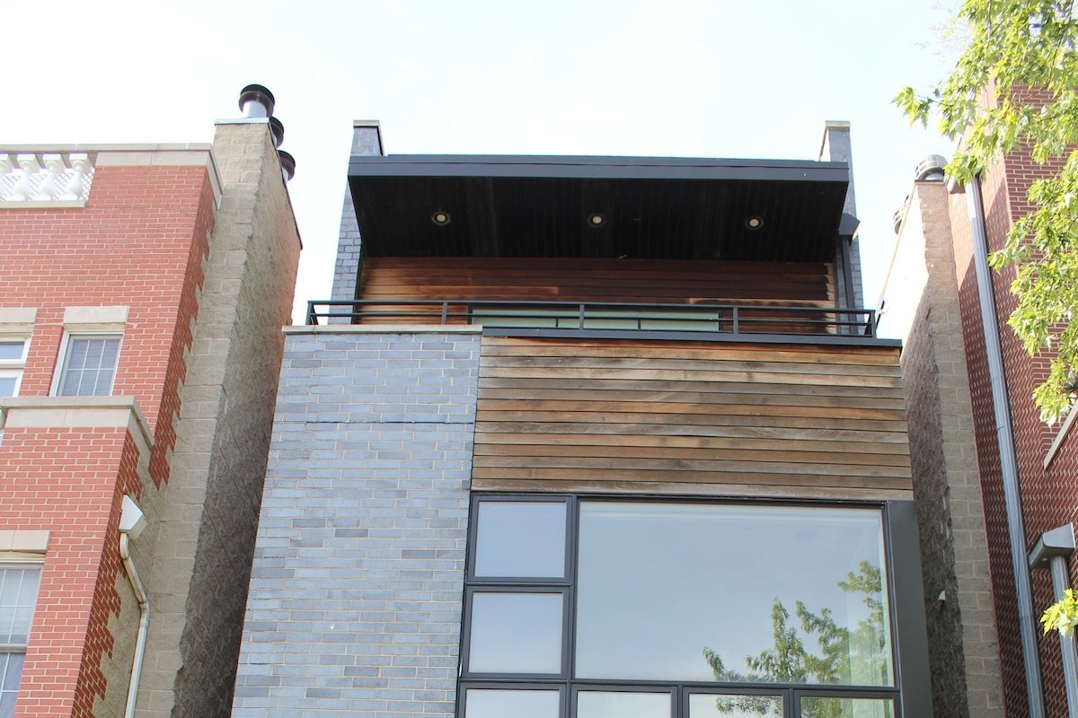 Beautiful Condo in Lincoln Park w/ Rooftop gallery image 2