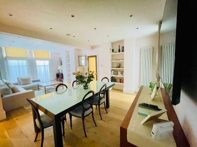 Elegant Chelsea home spacious 3 bed & 3 bathrooms