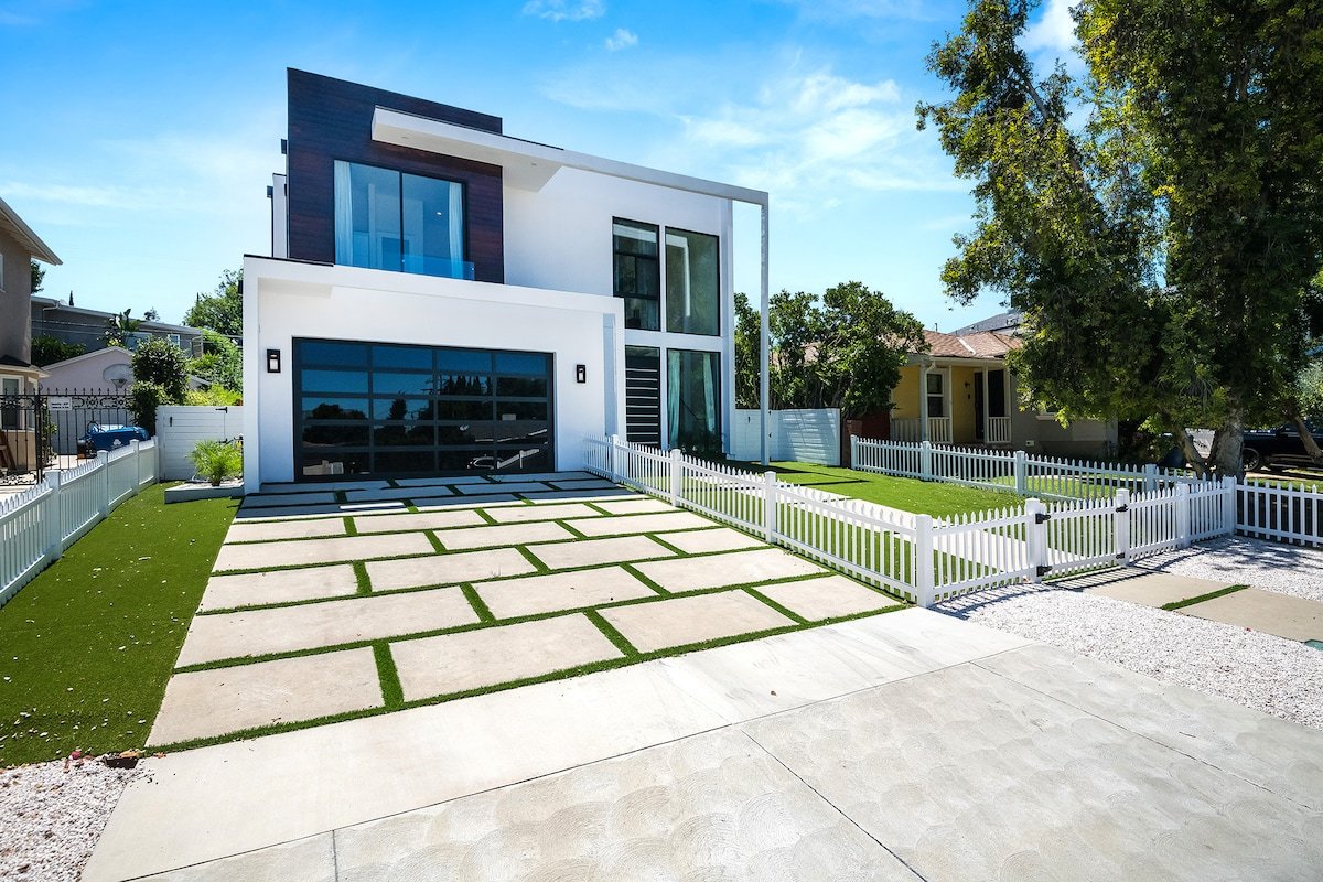 The Modern Serenity Retreat gallery image 5