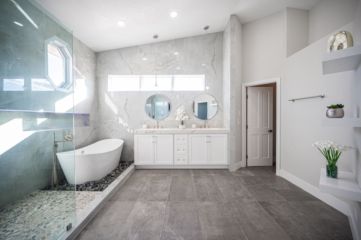 #10 Luxurious Mansion Jacuzzi Pool Table Arcade gallery image 5