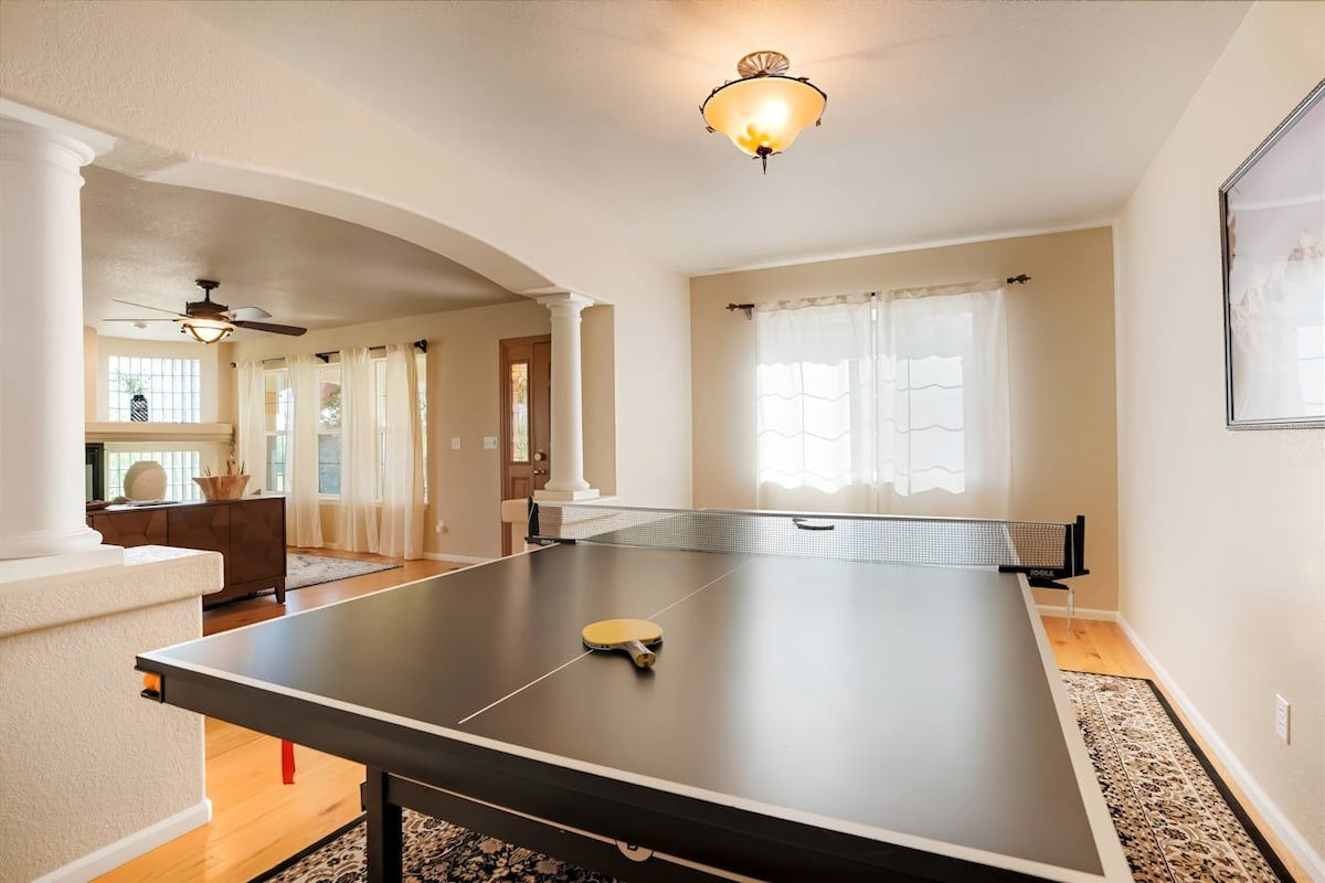 Luxe Denver Home – Golf, Rocky Mntn & Lake Views! gallery image 4