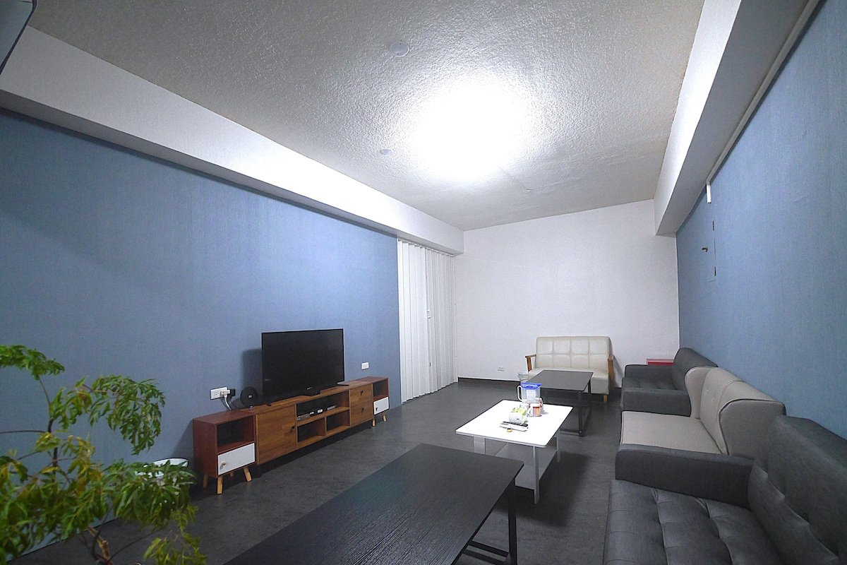 台北西門町 ~ 藍色天空 ~ (電梯/獨立門戶~10人以上入住，需加收費用~禁菸)! gallery image 4