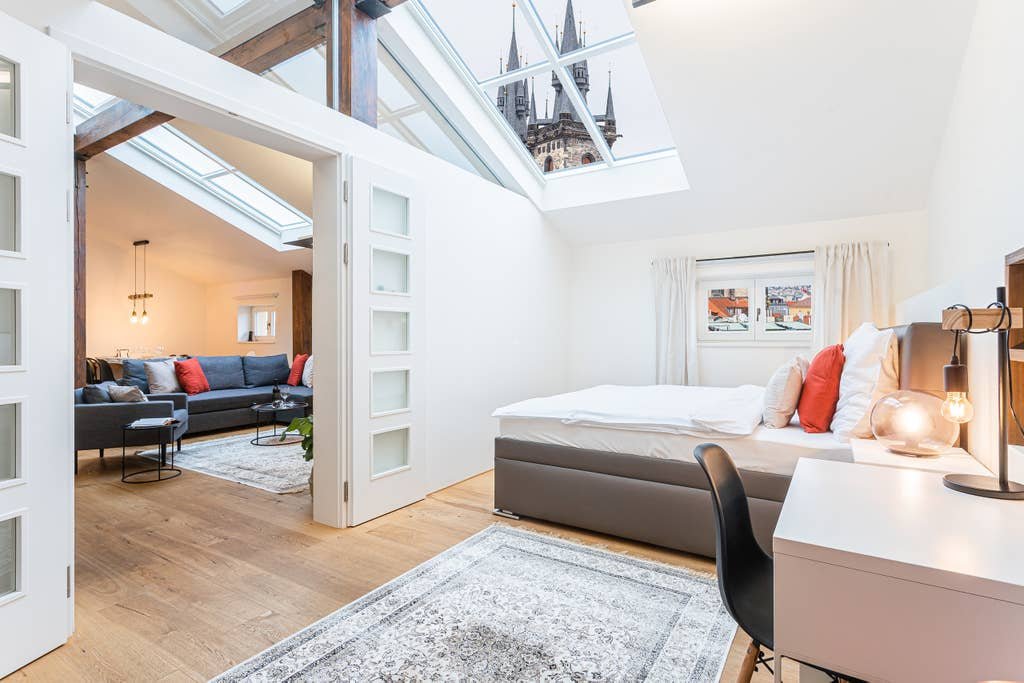 3BR 2,5bath LOFT Jacuzzi Fireplace OLD TOWN sq gallery image 4