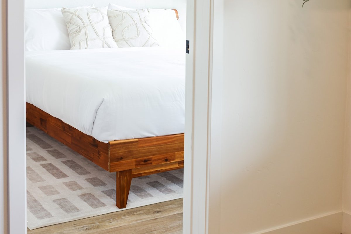 BEACH 5 MINS | Heated Salt Water Pool+Spa+Firepit gallery image 5