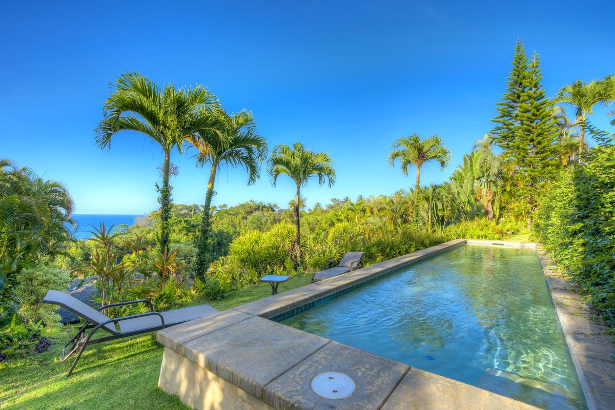 Ocean View Estate w/AC & Pool, Close To Beach