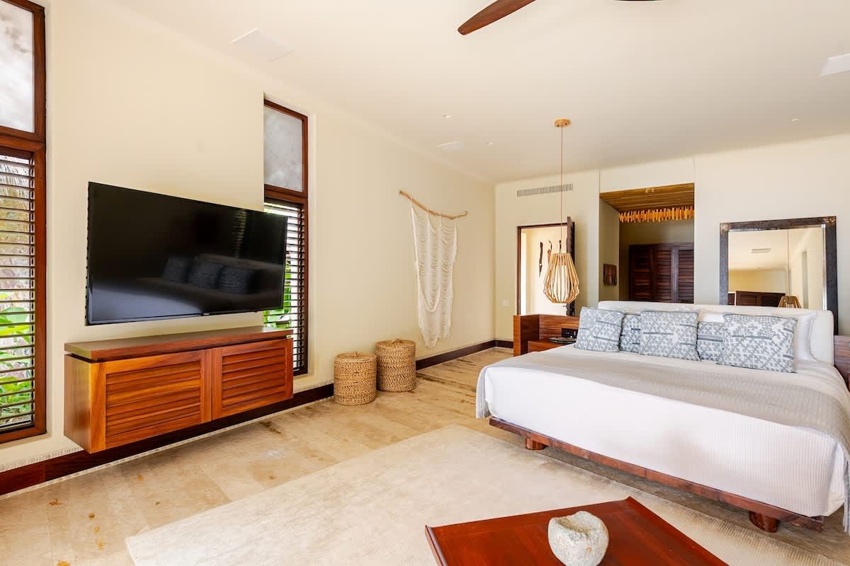 Private Villa with Pool, Chef & Ocean Views gallery image 3