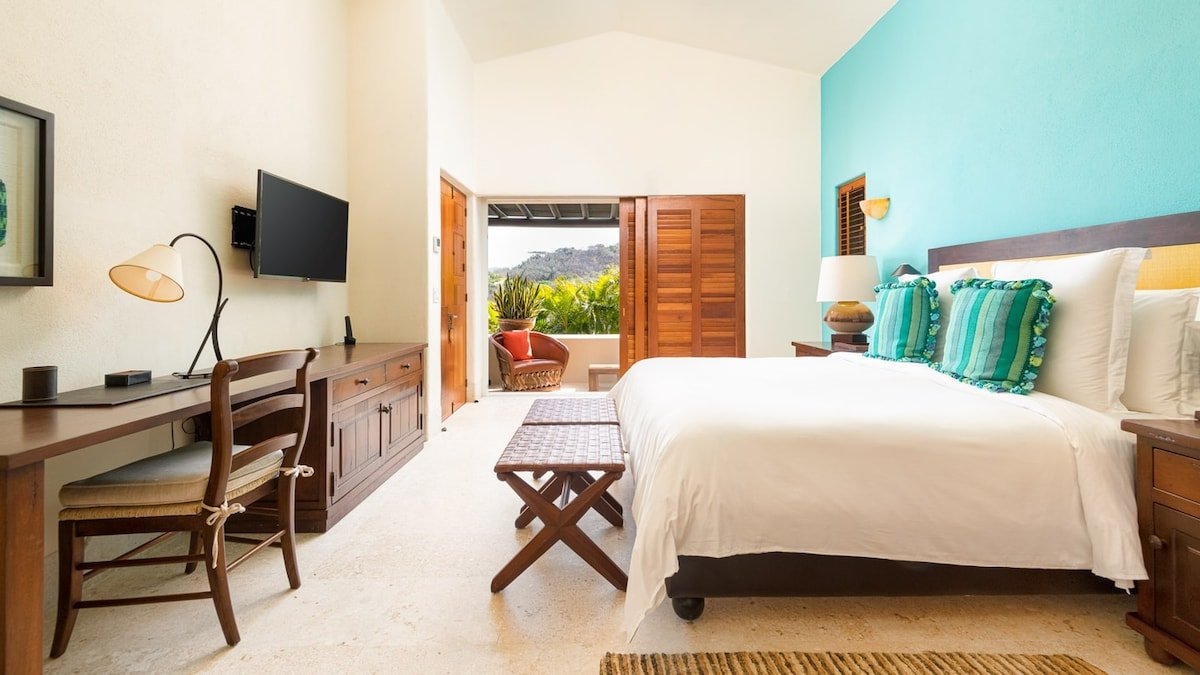 Four Seasons Private Villa with Pool and Views gallery image 2