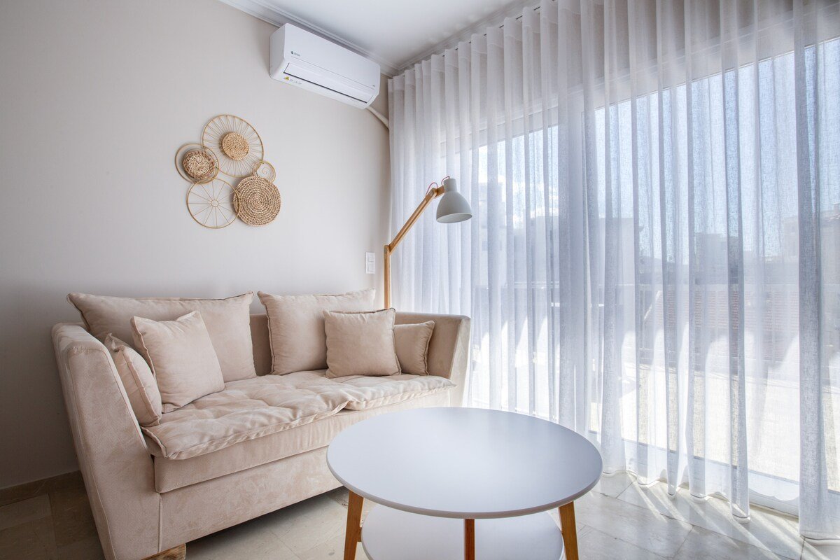 Selini – Topfloor apartment in historical Athens gallery image 4