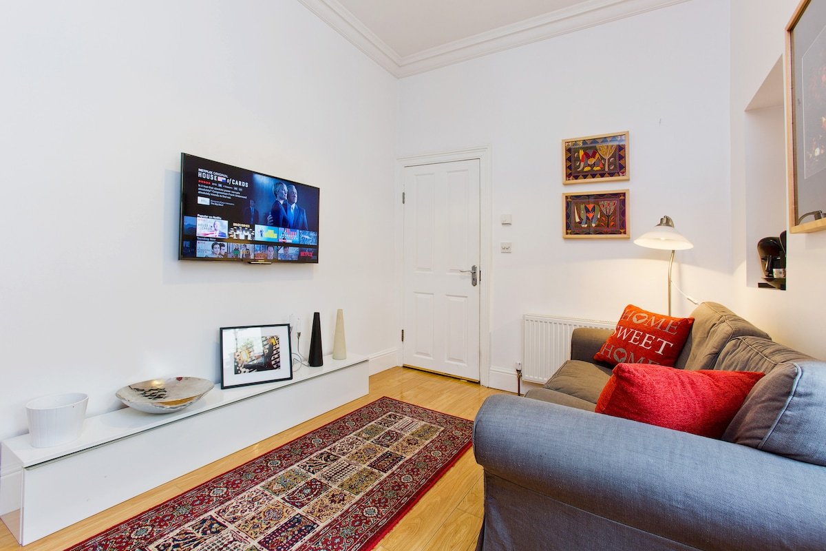 A beautiful cottage in the heart of Dublin! gallery image 2