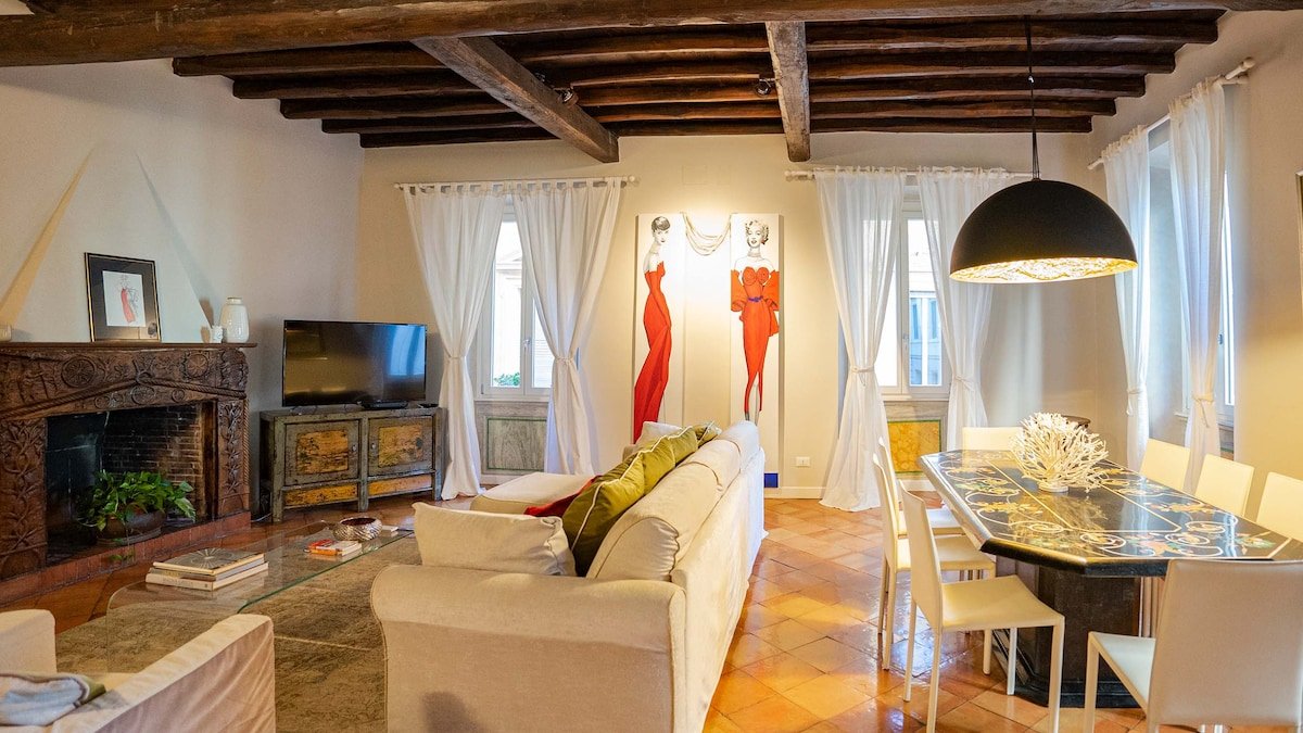 Maroniti 37 – Fontana di Trevi Apartment gallery image 4