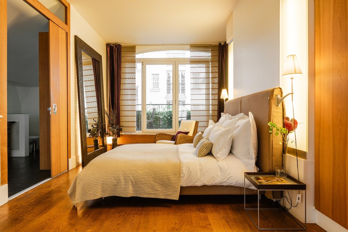 Unique Loft: Eiffel Architecture, Central Paris gallery image 2