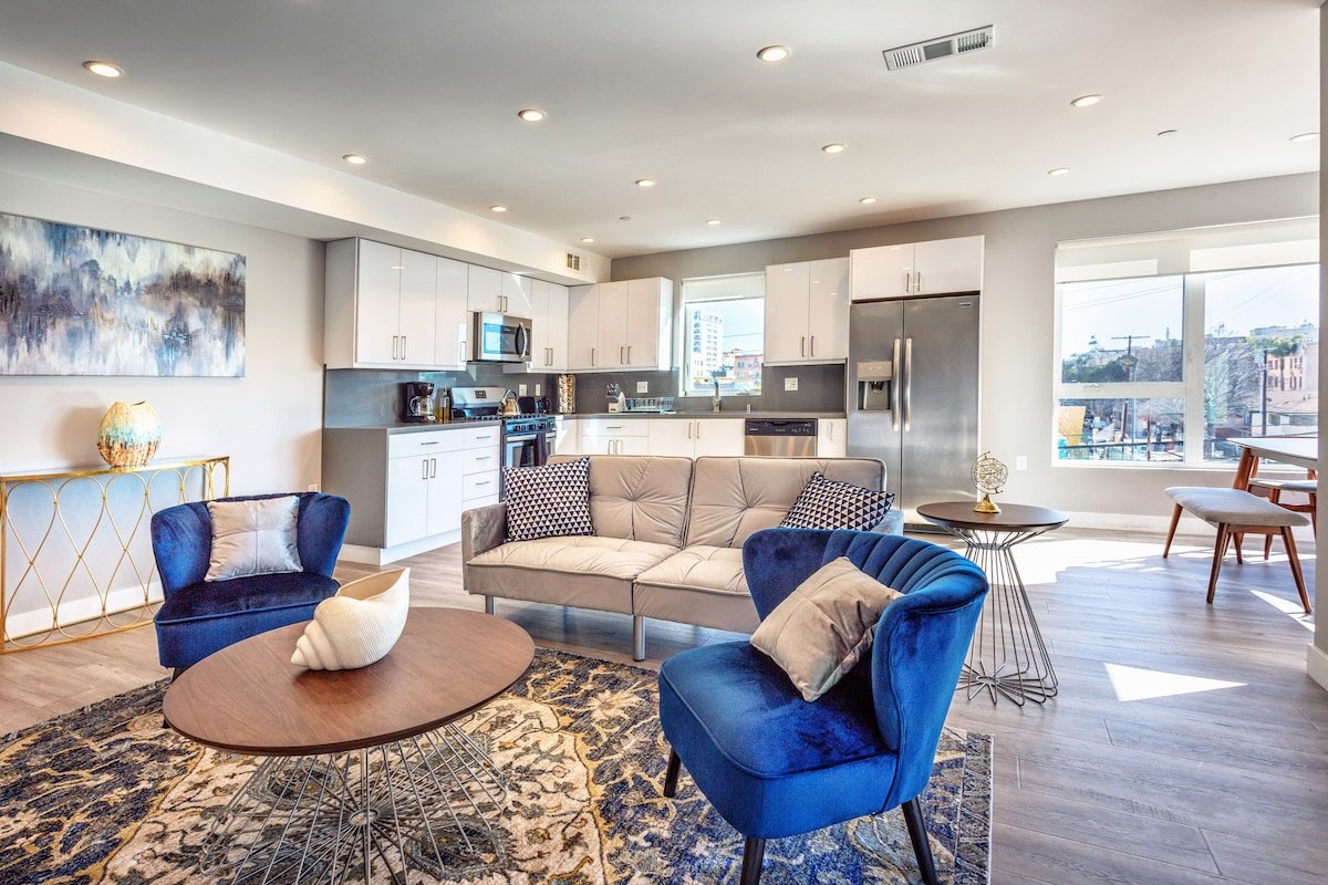 Fantastic 2BR Condo – 99WalkScore gallery image 3