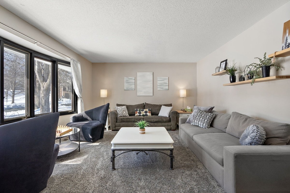 King Beds, Sleeps 11, *Entertainment Included!* gallery image 5