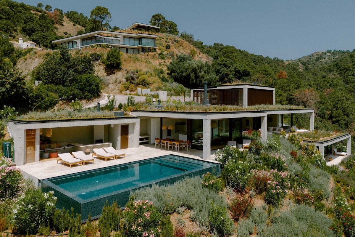 Luxury Villa with Infinity Pool & Ocean Panoramas