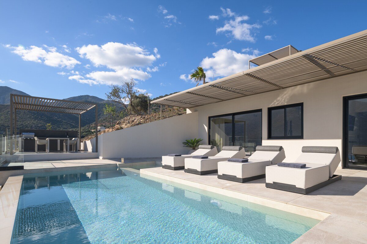 Cueva Villa I, a unique escape by the sea gallery image 4