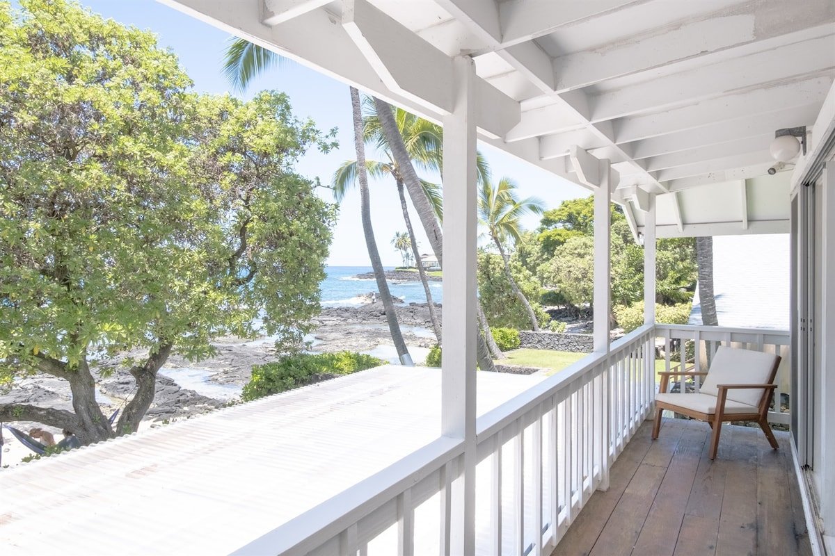 Seaside Cottage – The beach is your front yard! gallery image 4