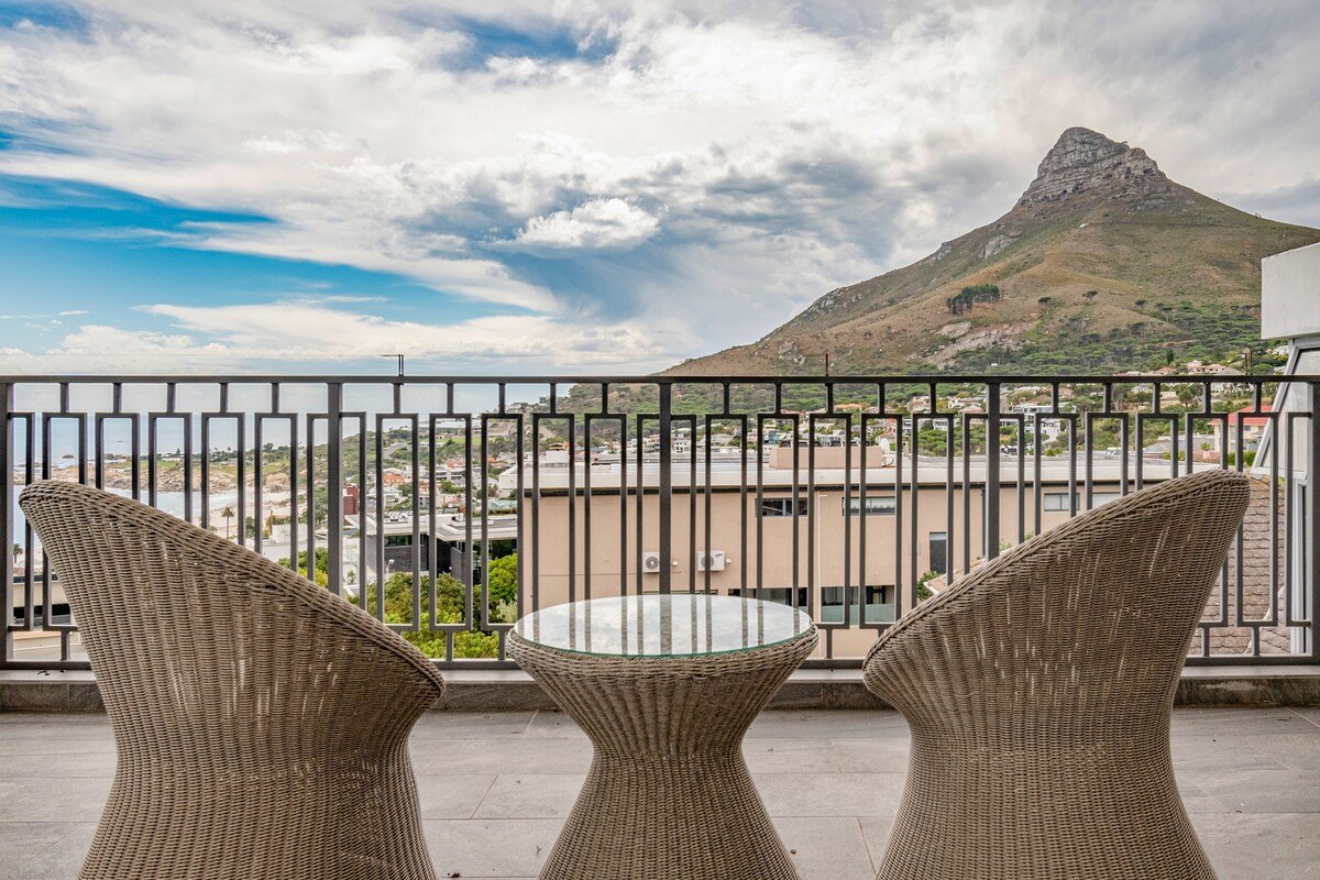 Spacious 5 Bed 7 Bath Camps bay Villa | pool | Gym