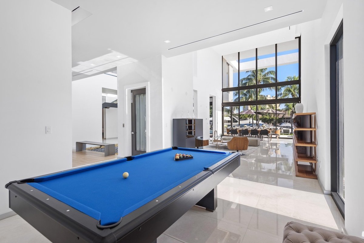 Villa Okasa: Pool + Hot tub Modern Marvel gallery image 5