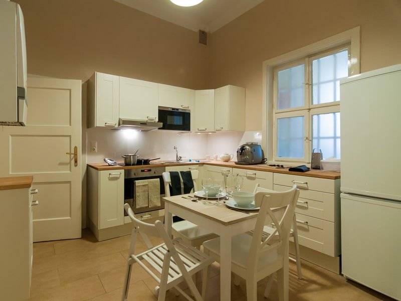 Large 2-bedroom apartment by Judenplatz gallery image 4