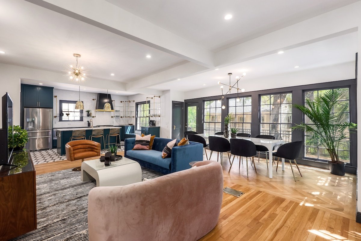 Sleeps 20 – Pool, Luxe Historic Home + Guest House gallery image 3