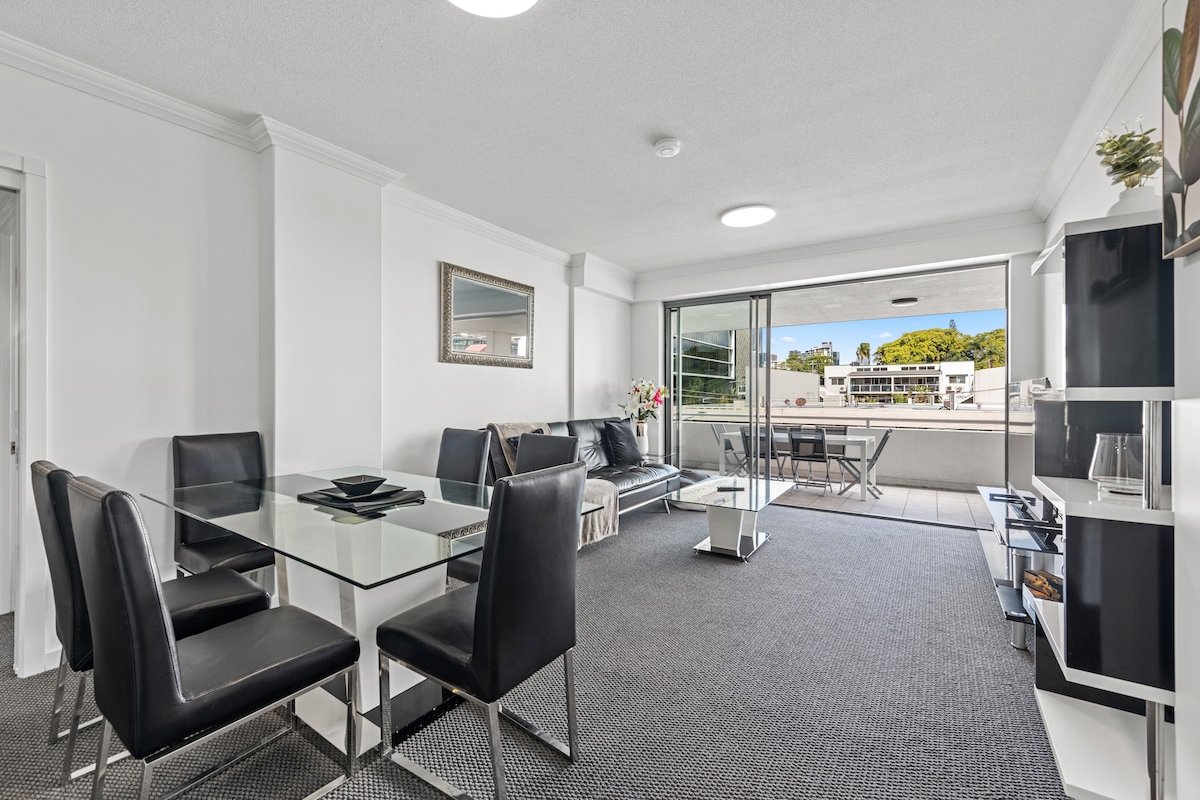 Prime Position! 3Bed/2Bath/1Car ~ 10mins to CBD gallery image 2