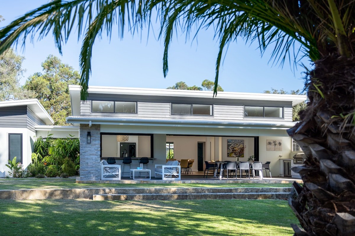 It’s Five O’Clock Somewhere I Private Properties gallery image 2