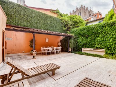 BMGA | Luxury Home with Patio in Trastevere