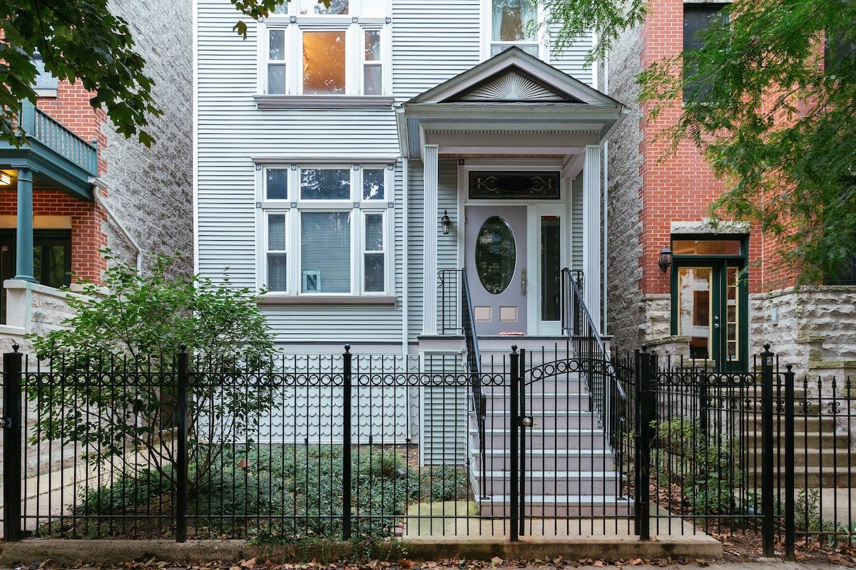 Superhost Wrigley/Lakeview Duplex 3BR/2.5BA gallery image 3