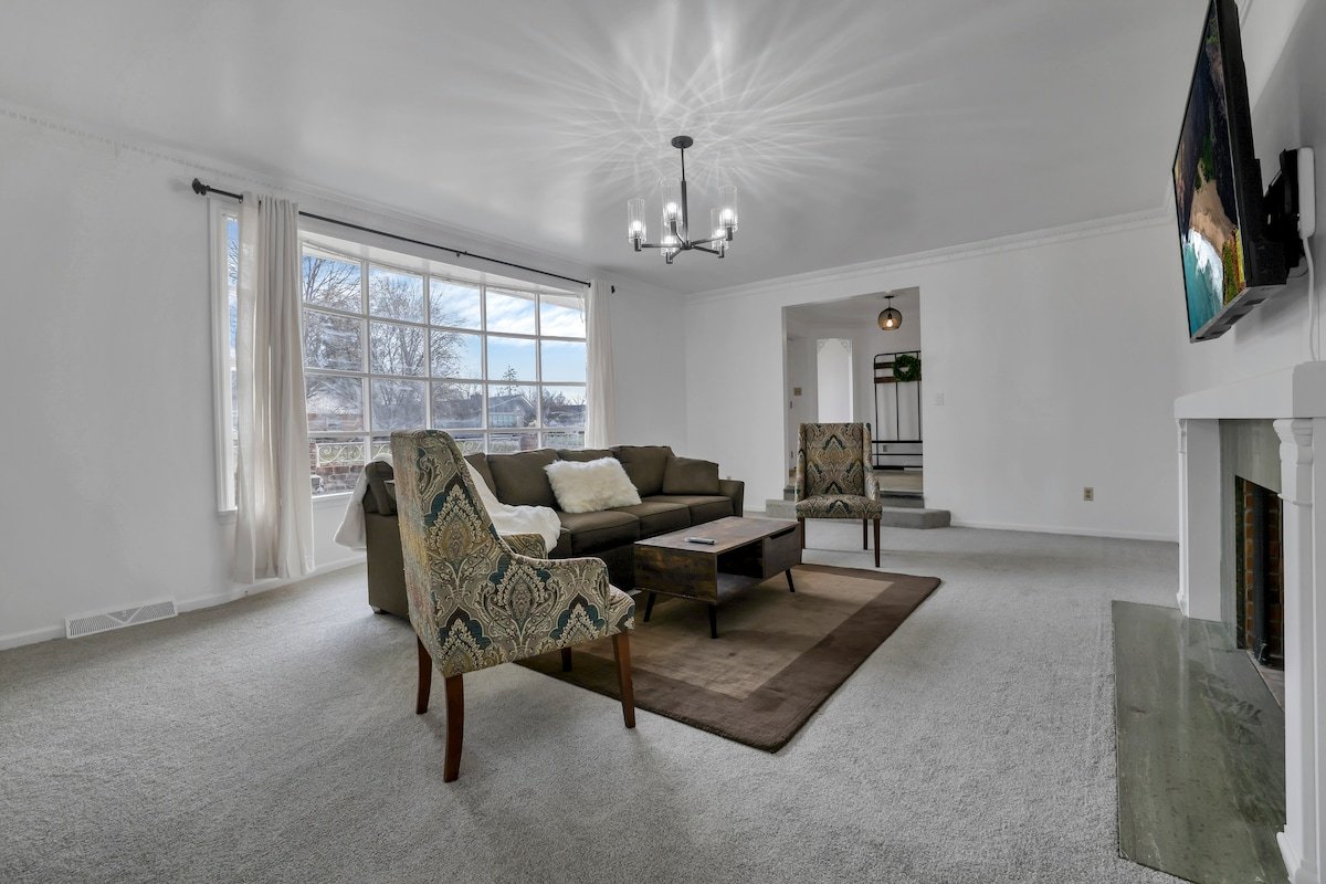 Spacious, Modern, Healing Home gallery image 3