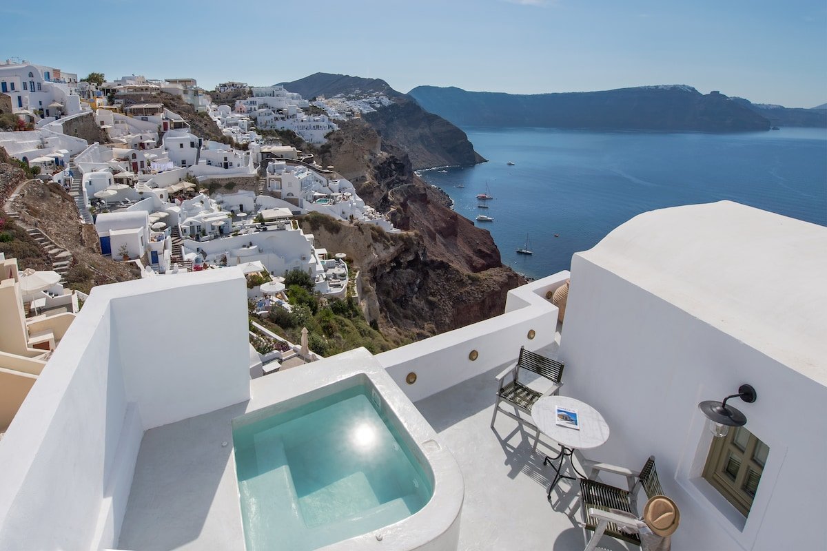 Rhenia’s 2 Villas Oia,2 Prive Jacuzzi,Caldera View gallery image 4