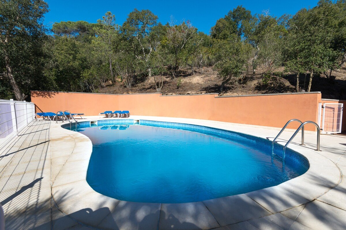 Villa ideal 4 o 5 familias 8 hab. 6 WC tranquila gallery image 4