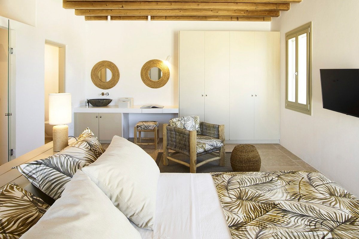 “Daenerys” by Aqualiving Villas gallery image 2