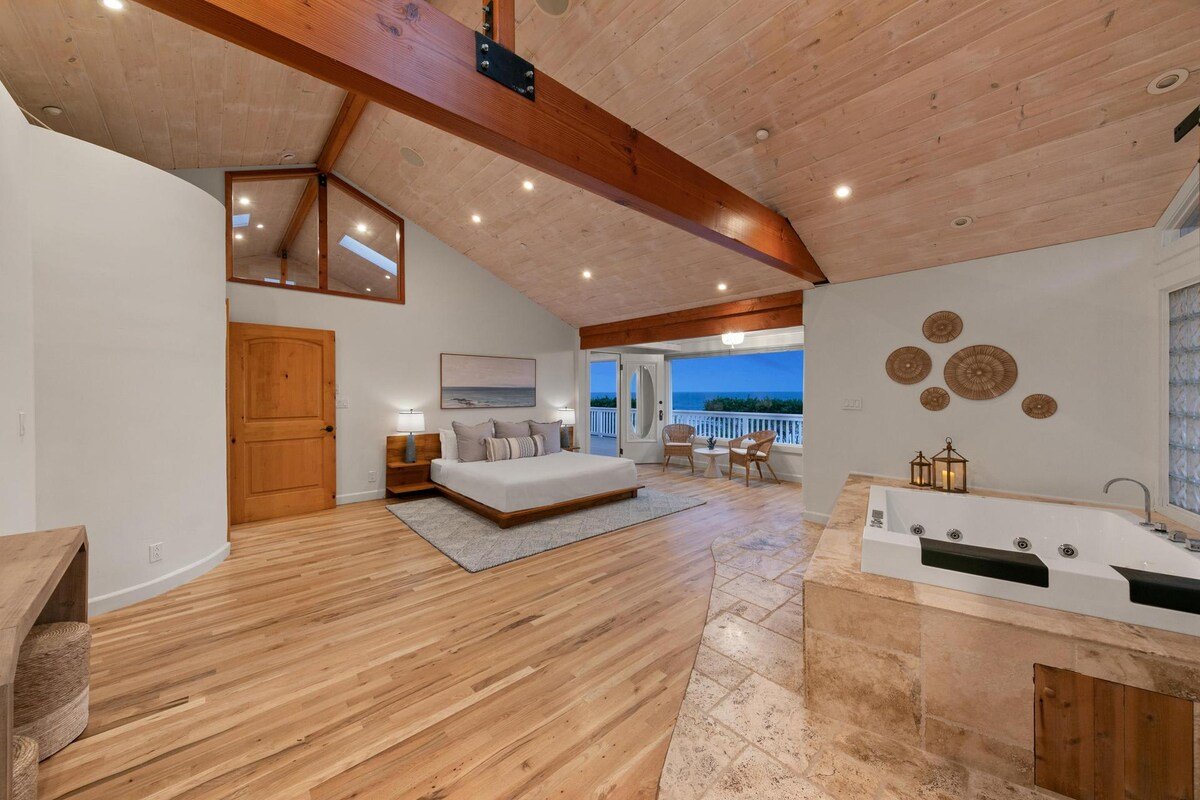 Pacific Beach Oceanfront Compound with Casita gallery image 2