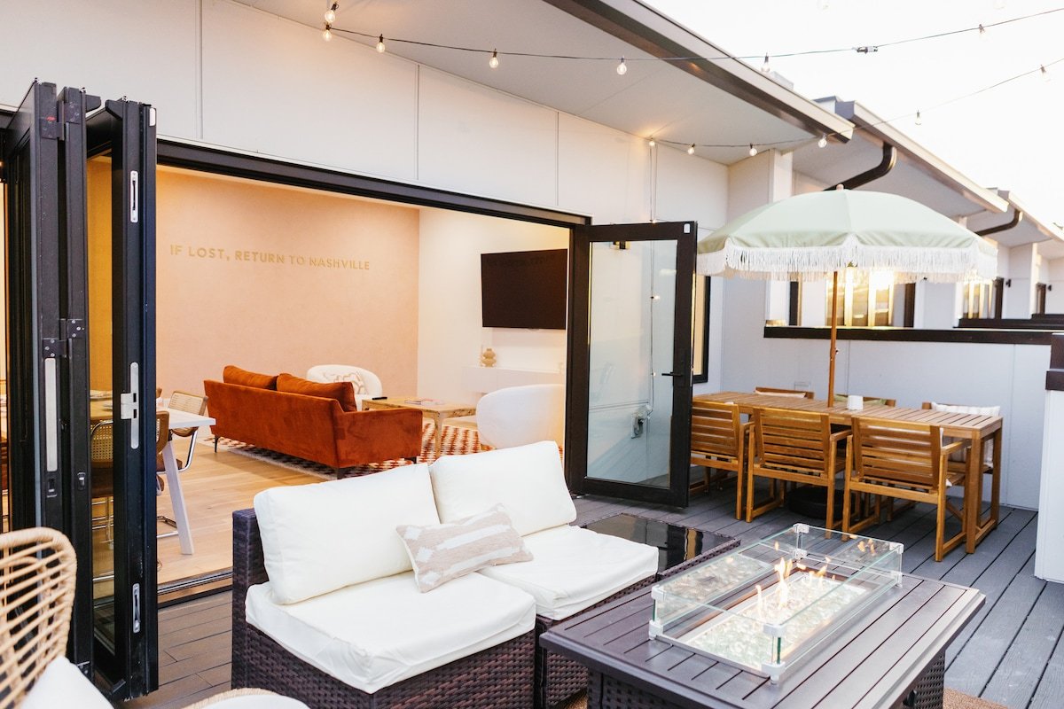 Minutes from Broadway and Nissan Stadium gallery image 3