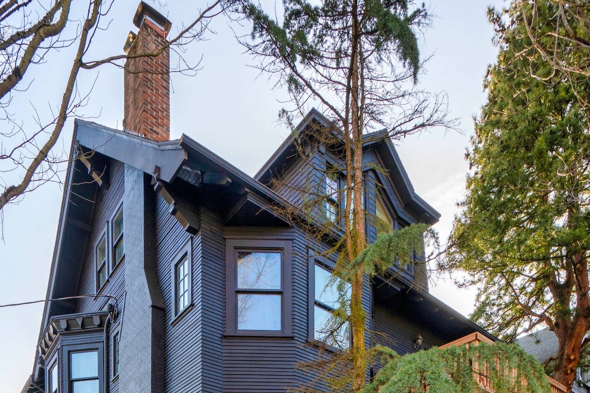 NW Portland 8BR • Perfect for Large Groups gallery image 2