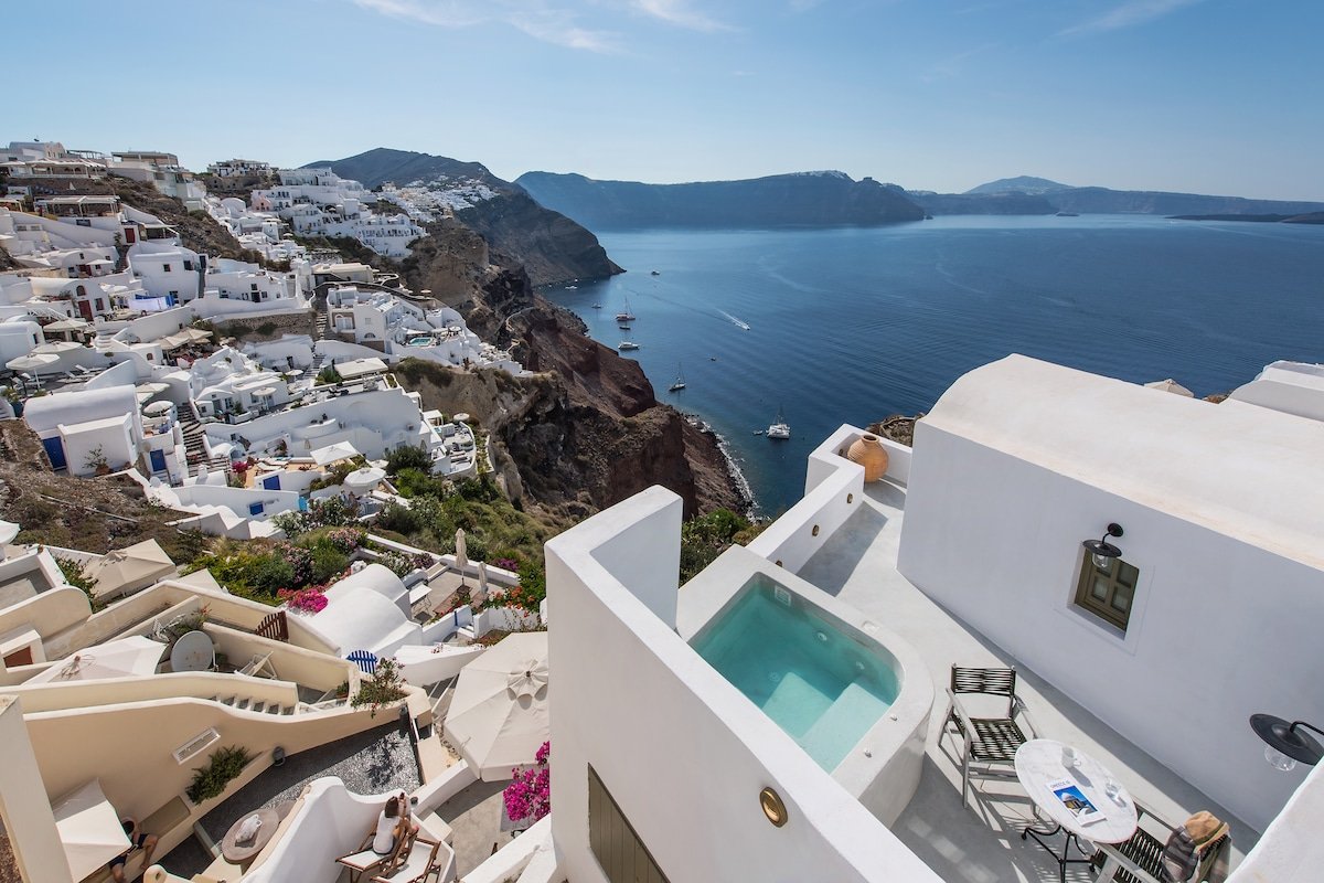 Rhenia’s 2 Villas Oia,2 Prive Jacuzzi,Caldera View gallery image 2