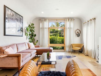 Spanish Bungalow in Trendy Los Feliz For Families