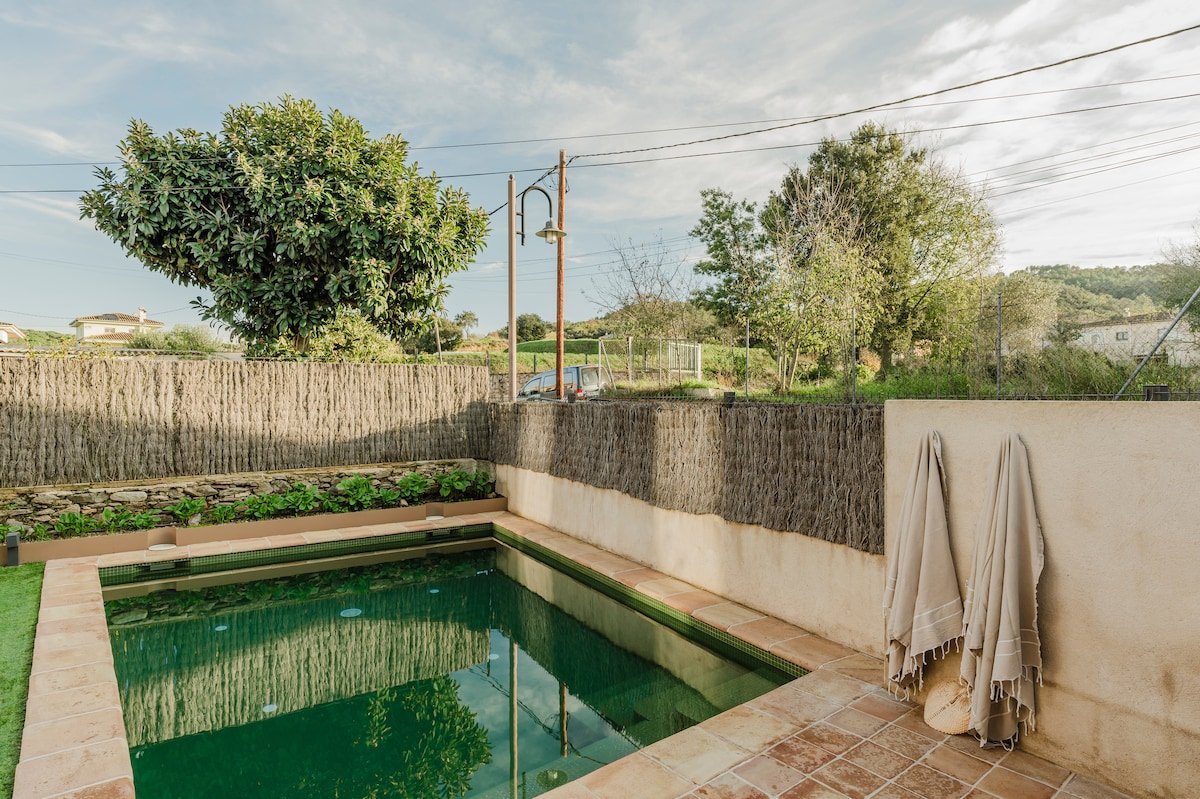 Villa rural 10p, 4 baños, piscina, BBQ. Cal Trumfo gallery image 4