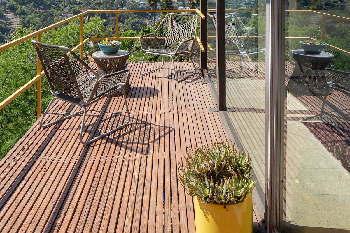 The Milky Way Modern Urban Retreat gallery image 3