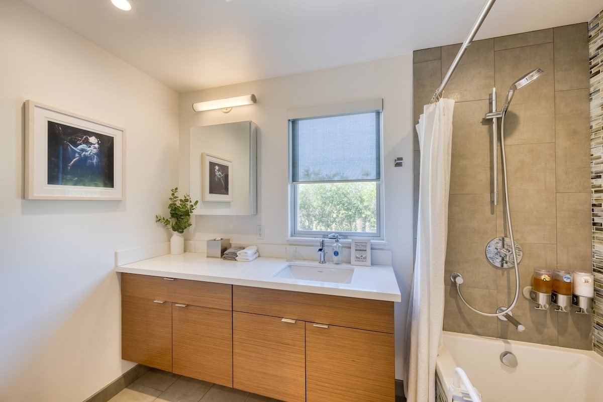 Coplan Vineyards Villa | Wine Country Modern Oasis gallery image 4