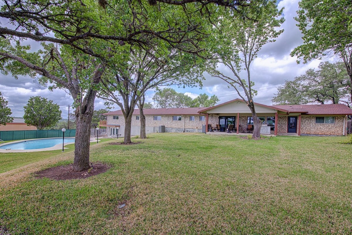 Group-Friendly Ranch Home | Pool &Plenty of Space! gallery image 3