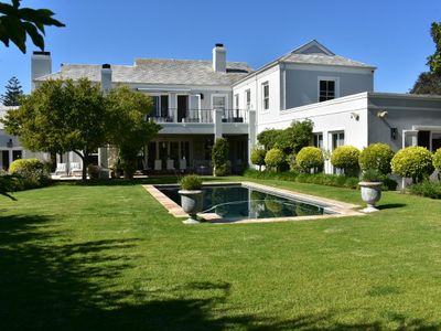 Peaceful villa with lush garden and mountain view