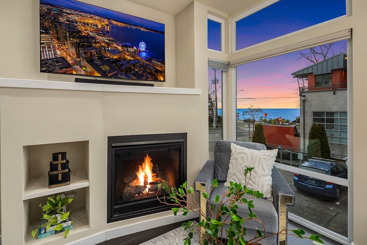 Stunning Beach+Mtn Views! Rooftop•Full AC•King Bed gallery image 4