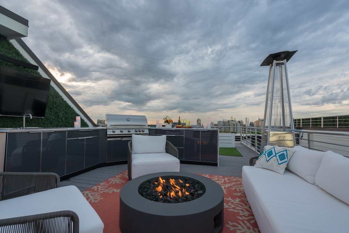 Private Rooftop, Fire Pit, & Downtown Views gallery image 2