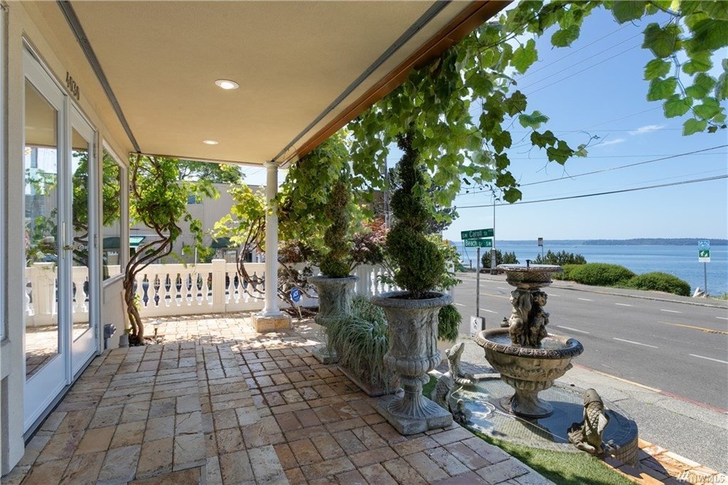 Seattle Waterfront Luxury View Villa on the Beach! gallery image 4