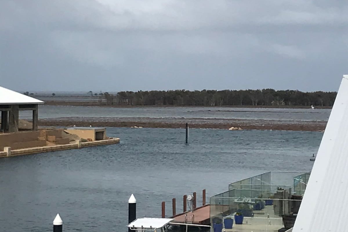 LUXURY 2 STORY CANAL PARADISE WITH PRIVATE JETTY gallery image 4