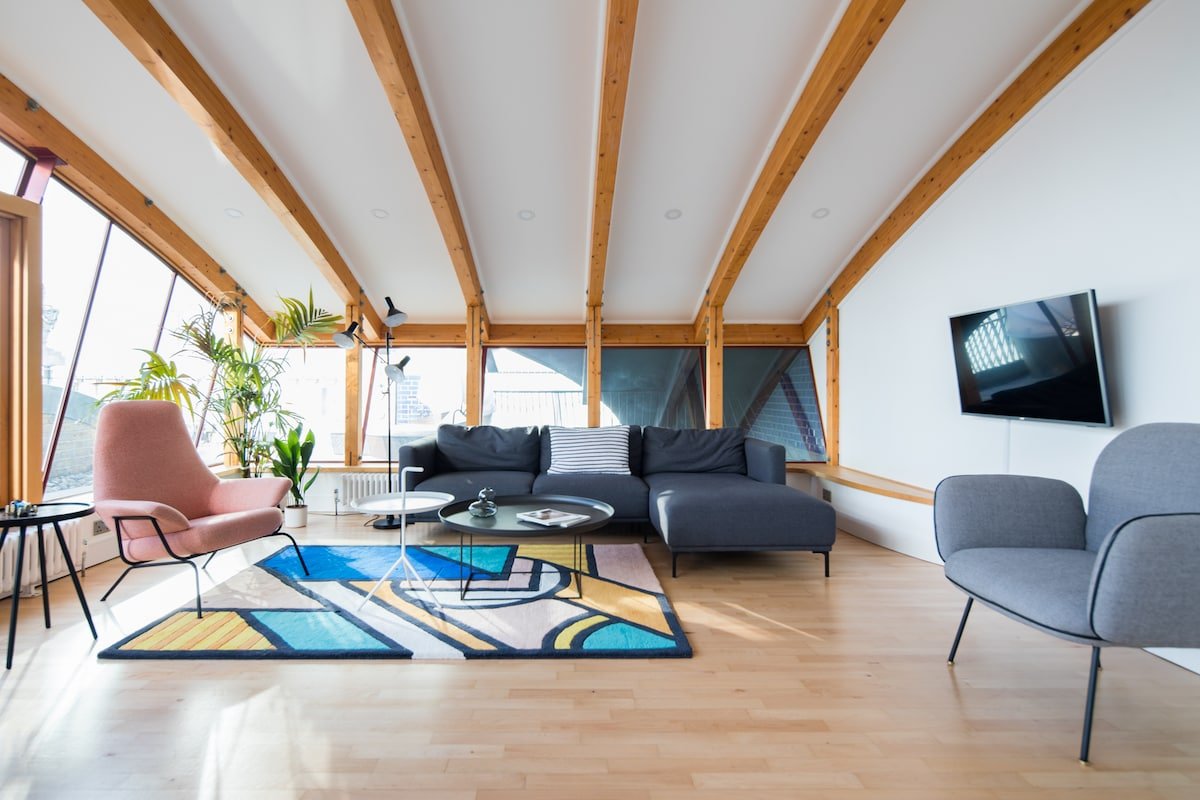 Giant Leicester Square 3BR – Terrace, Netflix gallery image 2