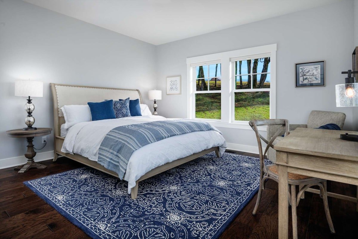 Incredible New Farmhouse, Huge Deck, Ping Pong gallery image 3