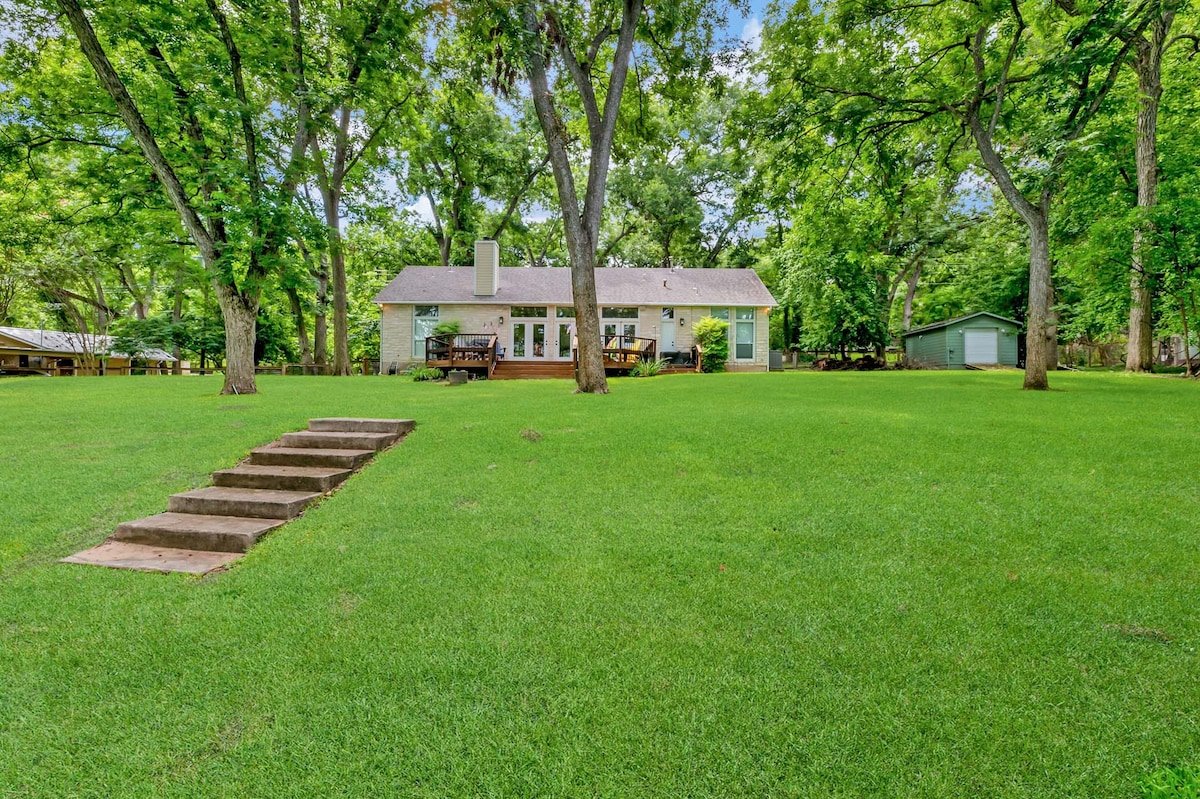 Amazing Lakefront Home with Huge Yard & Dock gallery image 5